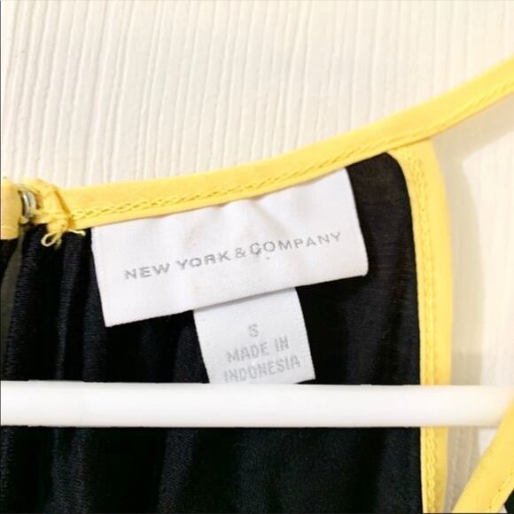 New York & Company Ying Yang Black White Yellow Polka Dot Blouse Size Small - Picture 3 of 9